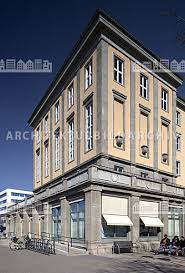 It is located in the southern part of the thuringian basin, within the wide valley of the gera river. Gewerkschaftshaus Erfurt Architektur Bildarchiv