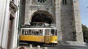 Wir hatten eine tour mit einem deutschsprachigen fahrer geordert. Tramritten In Lissabon Www Visitportugal Com