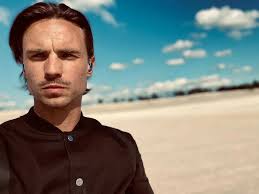 How Dan Flint went from all-night partying to soda water and journalling