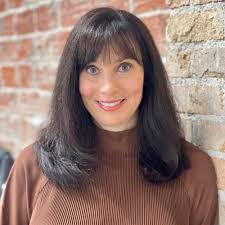 Holly Laird's Instagram, Twitter & Facebook