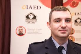 Congratulations to our own Darragh Clarke who has won Dispatcher of the  Year at the @TheIAED conference today. In an ironic twist, Darragh provided  CPR instructions over the phone to Cora, daughter