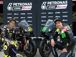Il prolongera ainsi d'au moins un an sa carrière déjà riche de sept titres de champion du monde dans la catégorie reine. Valentino Rossi Perkenalkan Diri Sebagai Rider Petronas Yamaha Srt Liga Olahraga