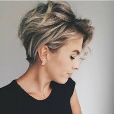 Black And White Hairstyles 2020 Black Top White Background Cute Hairstyles For Short Hair Blonde Highlights In 2020 Short Messy Haircuts Short Hair Color Latest Short Haircuts
