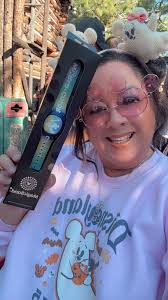 Disneyland magic band giveaway