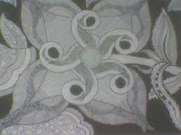 Dalam satu bidang atau objek dapat dimunculkan beragam bentuk, warna maupun ukuran yang berbeda. Menerapkan Ragam Hias Pada Bahan Tekstil