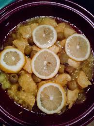 Un piatto circolare dai bordi bassi,che si usa non solo per la cottura, ma anche per servire in tavola i cibi cucinati nello stesso. La Tajine Cos E E Come Si Usa Cookinprogress