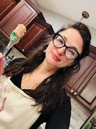 Julia Windham's Instagram, Twitter & Facebook