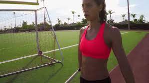 La belle athlète allison stokke fait du saut à la perche avec une gopro.vidéo (1mn23s) : Saut A La Perche Sautez En Camera Embarquee Avec Allison Stokke Video Dailymotion