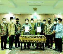 Guna kepentingan inovasi produk perbankan, bank syariah pada dasarnya memang telah melakukan serangkaian upaya inovasi, salah satunya adalah dengan melakukan rekayasa (engineering) terhadap. Bank Syariah Indonesia Fasilitasi Produk Dan Layanan Perbankan Syariah Untuk Mui
