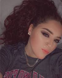 Roxanne Mills's Instagram, Twitter & Facebook