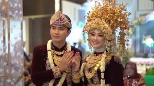Melalui akun instagram, aldi taher sempat mengunggah momen dirinya mengimami sang istri saat sholat berjamaah. Nikah Dengan Salsabilih Aldi Taher Resmi Lepas Status Duda News Entertainment Fimela Com