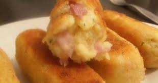 Eplucher Les Pommes De Terre Et Les Mettre A Bouillir Jusqu A Ce Qu Elles Soient Tendres Les Ecraser A La Fourchette Recettes De Cuisine Recette Cuisine