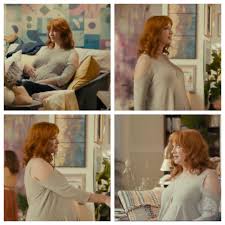 In her early 20s, she began appearing on television, landing a recurring role in beggars and choosers (1999) in 2000 and another on kevin hill (2004) before rising to international fame in mad men (2007). Pregnant Christina Hendricks Christinahendricks