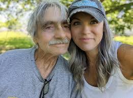 Ellis Pratt's Instagram, Twitter & Facebook