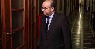 Διάψευση Λιάκου σε πληροφορίες ότι ενημέρωσε Στουρνάρα για ...