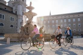Erleben Sie Salzburg Auf Dem Fahrrad Inklusive Einen Kulinarischen Stopp Mit Salzburger Schmankerln Und Radeln Uber Den Festungs Street View Salzburg Adventure