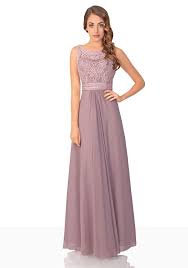 Greif daher eher zu kühlem silber in kombination mit dunkelblau lila grau oder zu gelbgold in kombination mit nude. Abendkleid In Altrosa Chiffon Mit Handgefertigter Stickerei Kleid Altrosa Abendkleid Abendkleid Altrosa