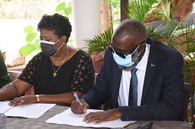 De prijs van een liter benzine heeft het record uit 2012 geëvenaard. Jckiahts9uyfnm