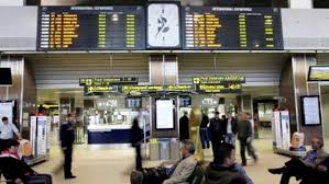 Aeroportul henri coandă este situat în afara zonei urbane a bucureștiului, în orașul otopeni, județul ilfov. AglomeraÈ›ie InfernalÄƒ Pe Aeroportul Otopeni Oamenii IÈ™i Pierd Zborurile Evenimentul Zilei