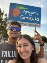 What are some cheap and safe hotel recommendations in Atlanta for a night  to visit the aquarium?