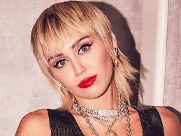 Noted for her distinctive raspy voice. Miley Cyrus Levanta Possibilidade De Feat Com Anitta Popline