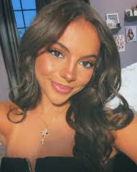 Carmen Helm's Instagram, Twitter & Facebook