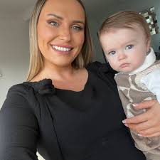 Hello, I'm looking for a mobile hair stylist to do an updo