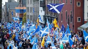 Esto ha conducido a un cambio en la cultura, la alimentación y estilos de vida de las personas, pero sólo ha servido para enriquecer la tierra y la vida de la población de escocia. Miles De Personas Reclaman La Independencia De Escocia En Edimburgo