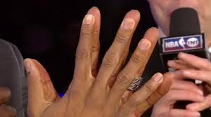 Kawhi leonard's hands are so big, they make lebron's hands look. How Could Kawhi Leonard Be So Skilled Offensively With Hands The Size Of Shaq S