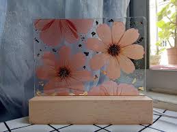 手作押花療愈led小夜燈 粉紫色波斯菊小夜燈 anny s workshop 燈具 燈飾 pinkoi in 2021 resin crafts real flowers crafts