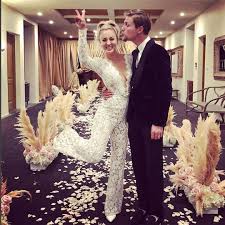 Big bang theory star kaley cuoco marries equestrian karl cook. Kaley Cuoco Heiratet Karl Cook Stars Heute At