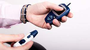 Wenn die blutzuckerwerte die sogenannte nierenschwelle von circa 180 mg/dl (10 mmol/l) überschreiten, beginnt der körper den zucker über die nieren bzw. Blutzuckerwerte Ab Wann Wird Es Gefahrlich Medizinfuchs De