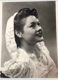 Gloria Landeros's Instagram, Twitter & Facebook