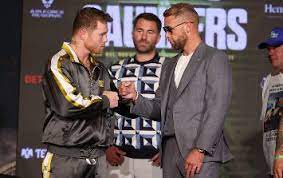 El ingreso de canelo alvarez junto a j balvin. 2bfvgqnnghc3ym