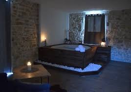 Chambre Avec Jacuzzi Privatif Et Terrasse Proche Nimes Jacuzzi Interieur Jacuzzi Maison D Hotes