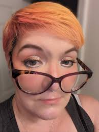 Say hello to the ultimate Lip Love! Introducing the Lisa & Co. Cosmetics  Lip Trio — three stunning shades, endless looks. From soft & subtle to bold  and beautiful, this curated set