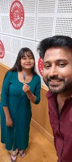 Meet Ishani Rajak, a trailblazing feather artist inspiring a new generation  of creatives with her remarkable talent. Tune in to Red FM Asansol this  Wednesday at 6 p.m. onwards as we delve