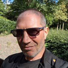 Hello, do you have any recommendations for a good club in Manhattan  (anywhere)? We prefer techno, house, 90's. Thanks guys. 🎶 🎉 🕺