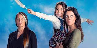 —nada, no pasa nada—respondió martín al tiempo que llegando a la altura de su madre la cogía por una mano y tiraba de ella hacia la mesa. Todo Sobre Madre La Exitosa Novela Turca Que Llega A Latinoamerica Vidamoderna Com