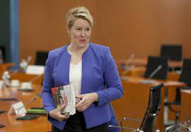 Franziska giffey hat am 22. Franziska Giffey Kritik An Werbung Mit Der Familienministerin