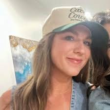 Amanda Quezada's Instagram, Twitter & Facebook