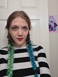 الشابة أنجيلا باسيت