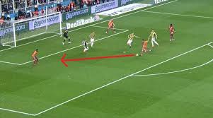 Kırmızı kart gözü olan herkes görüyorki pozisyon ofsayit fenerbahçe arkası çok. 17 Mart 2018 Fenerbahce Galatasaray Maci Galatasaray Sozluk