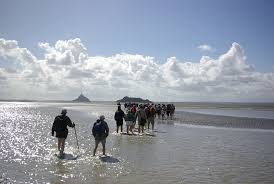 Saint michel, ange de l'eucharistie. Iv Mont Saint Michel La Traversee De La Baie Avec Les Miquelots Le Jour De La Saint Michel