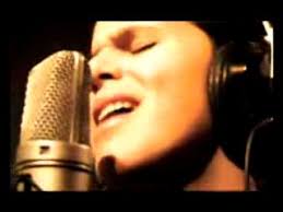 Radio querida', interpretado por Isabela Castillo