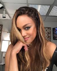 Ontdek de perfecte stockfoto's over tyra banks 90s en redactionele nieuwsbeelden van getty images kies uit premium tyra banks 90s van de hoogste kwaliteit. Tyra Banks Unbelievable Physique Wows Fans As She Poses In Tiny Shorts And Crop Top Hello