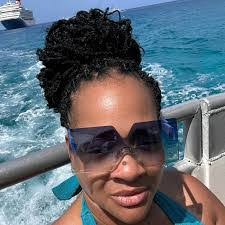 Veronica Streeter's Instagram, Twitter & Facebook