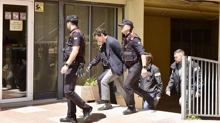 La jueza ordena investigar la implicación de terceras personas en la muerte del fundador de Mango