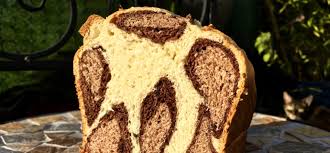 Dann die 60 g kalte butter (in kleinen stückchen) in den teig geben und weiter 5 minuten lang kneten lassen. Omas Klassischer Hefekuchen Mit Leoparden Muster Omas Rezeptewelt