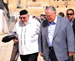 Jun 23, 2021 · las hogueras vuelven a arder en la noche más corta del año.la festividad de san juan se celebra este 24 de junio en españa, pero la magia, los ritos y el fuego purificador llegarán hoy, como. Pastor Hagee And Rabbi Scheinberg A Friendship Made In Heaven Diario Judio Mexico